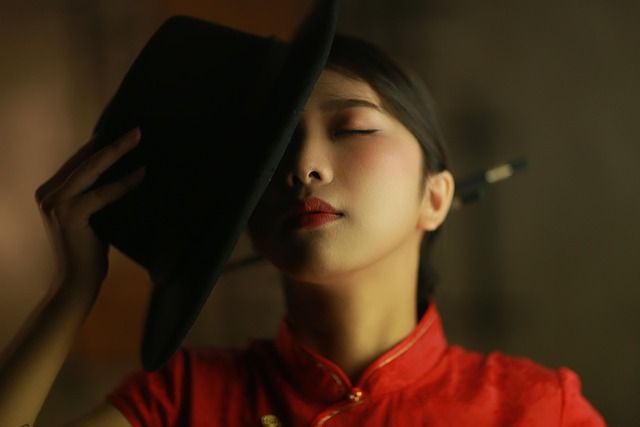 Jak wykorzystać modne zestawy dwuczęściowe do stworzenia unikalnego stylu?